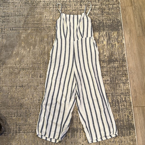 Old navy jumpsuit. Great condition. Worn once. - Picture 1 of 2